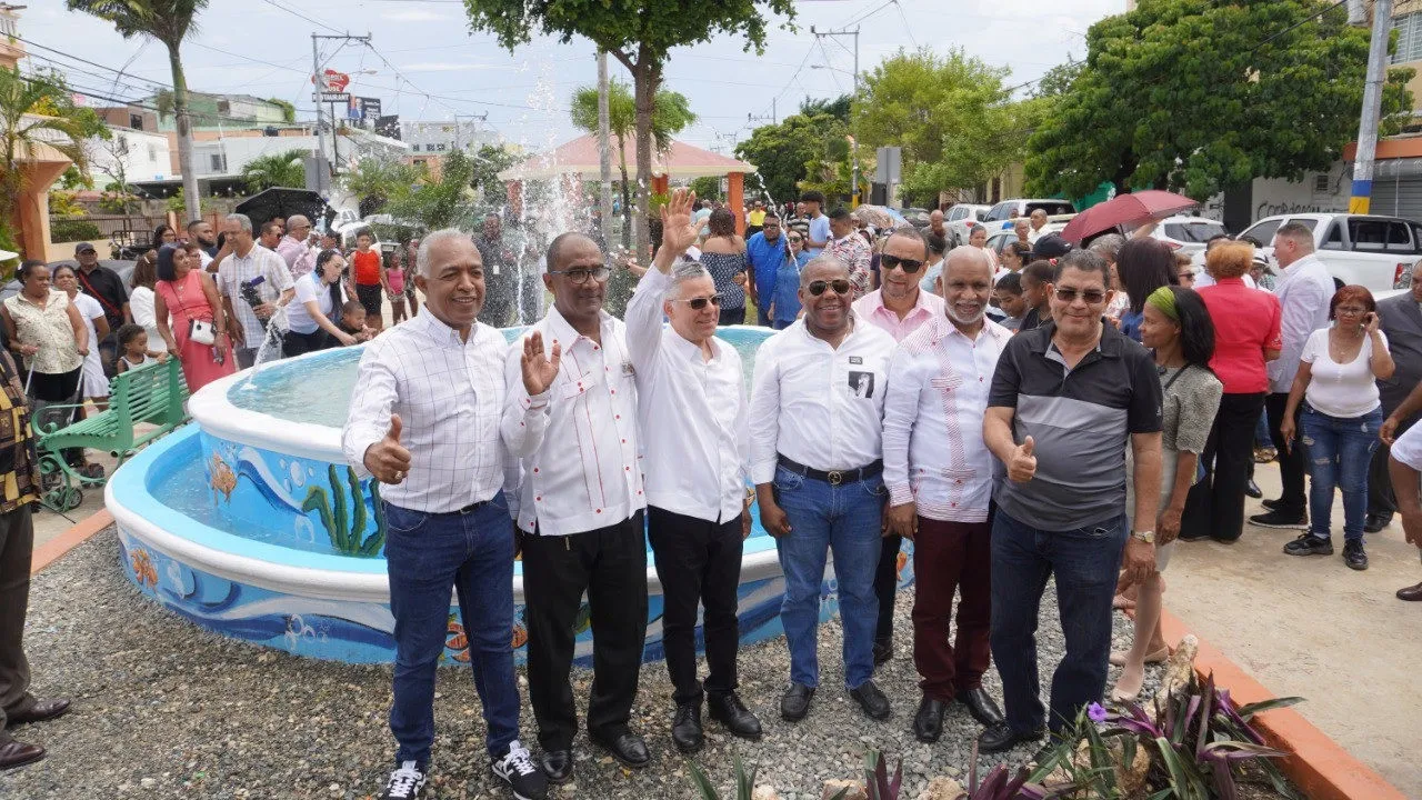 Ayuntamiento SDE remoza bulevar del Invi y lo dedica a Guarino Cruz