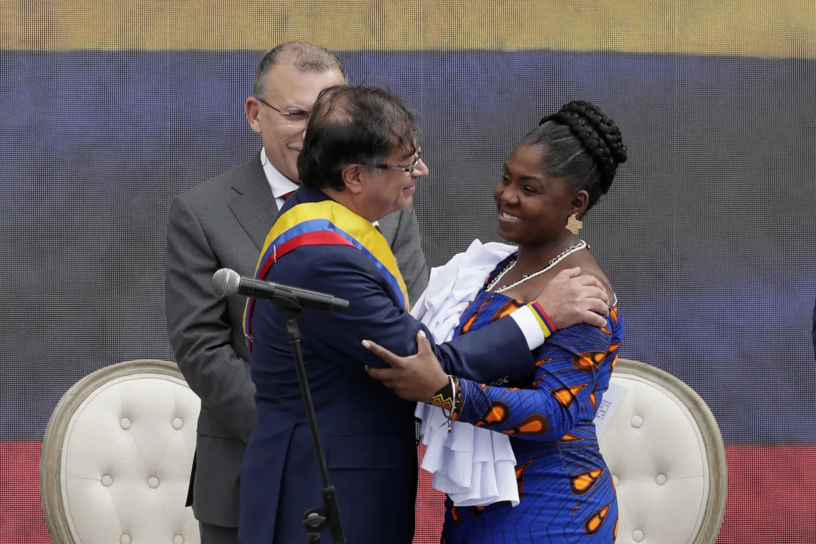 Francia Márquez es investida como la primera vicepresidenta afro de Colombia