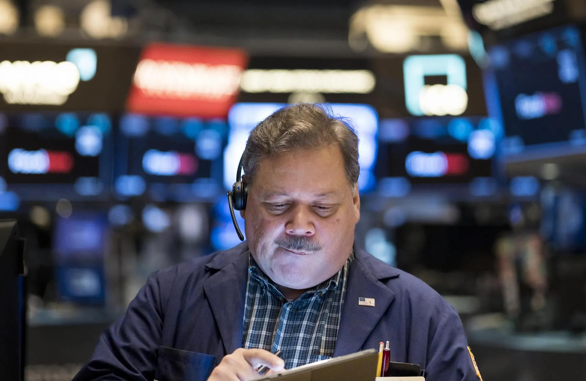Wall Street cierra en terreno mixto y el Dow Jones sube