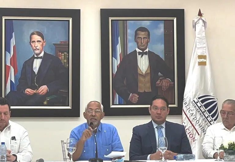 Vicerrector de la UCNE participa en reunión de rectores con el ministro Ángel Hernández