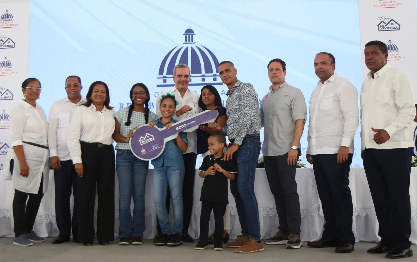 Gobierno entrega 300 apartamentos en “Mi Vivienda Hato Nuevo”