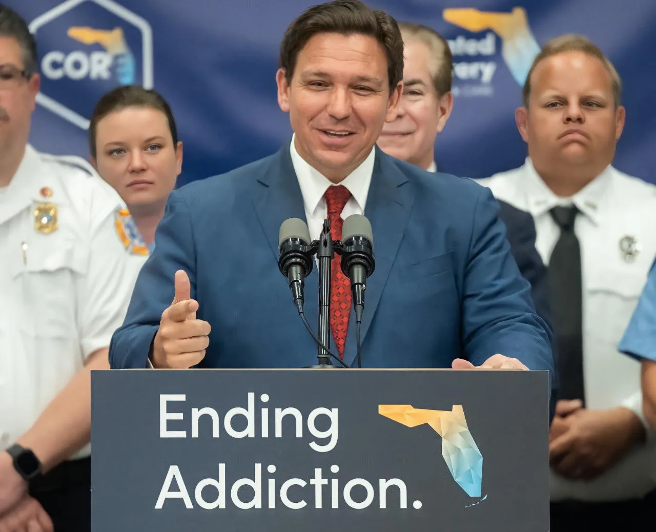 Gobernador de Florida violó la Constitución estatal al destituir fiscal que se negó a procesar casos de aborto