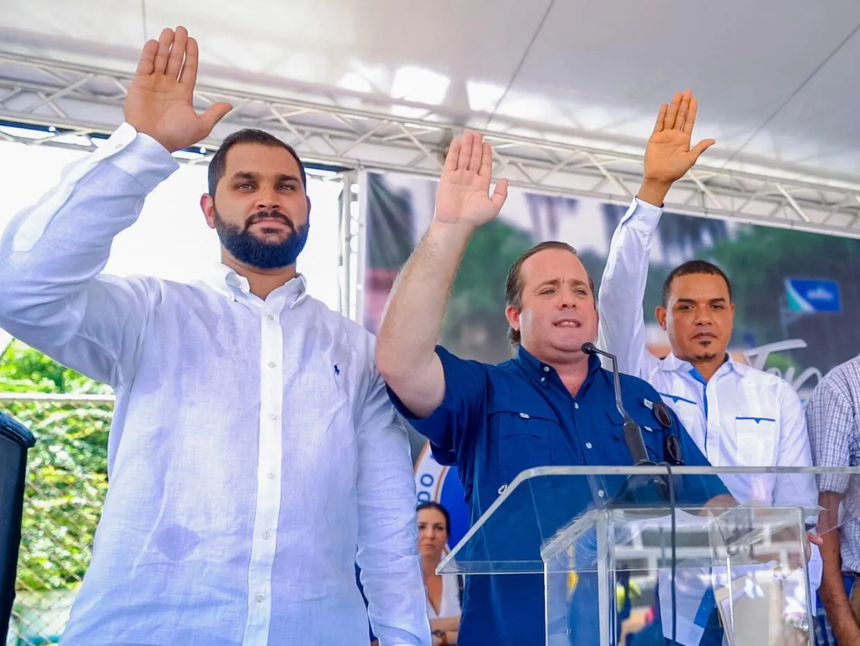 Paliza juramenta regidores del PLD y FP en el distrito municipal de Guayacanes