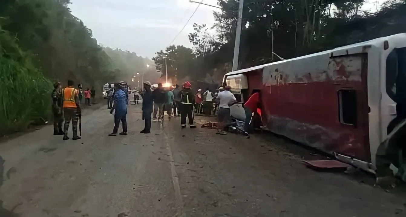 Quince heridos al accidentarse un autobús en la carretera Jarabacoa-La Vega