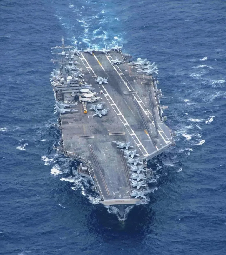 EEUU tiene portaaviones y cruceros con misiles cerca de Taiwán
