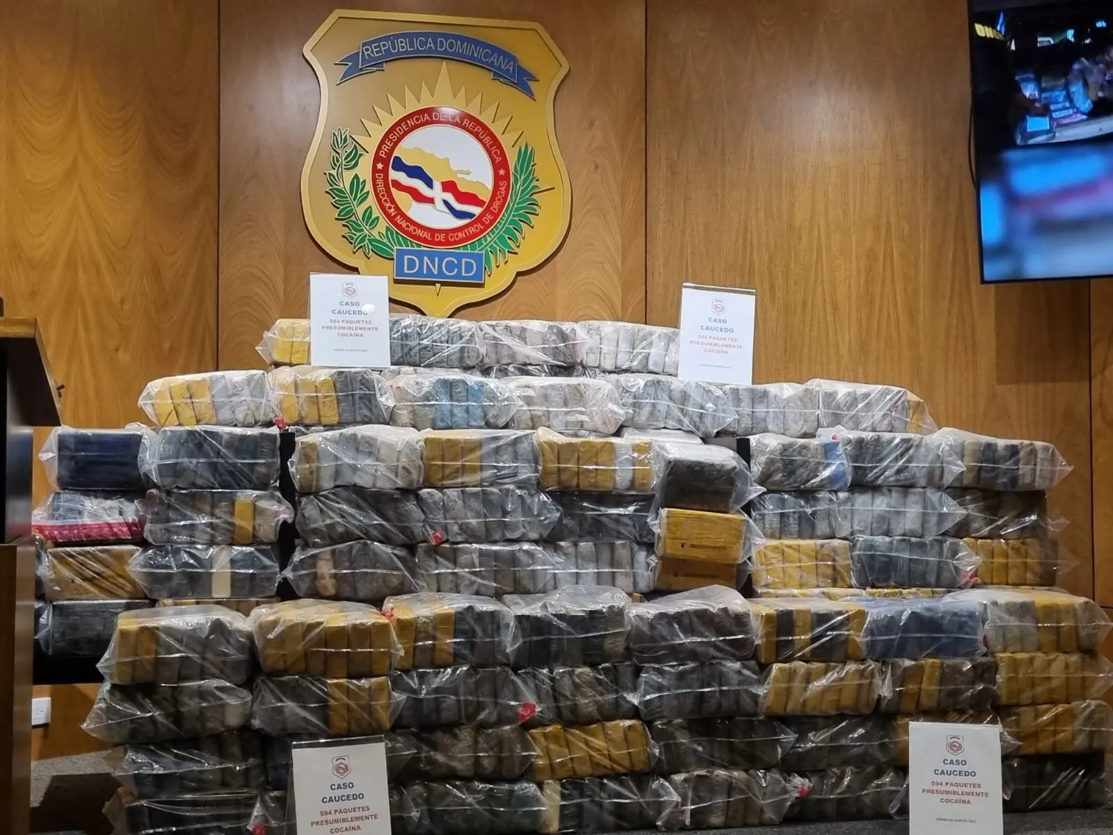 DNCD confisca 594 paquetes de cocaína en contenedores