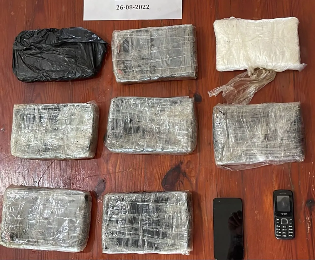 Ocupan 13 paquetes de cocaína y apresan a dos hombres en La Romana y La Altagracia