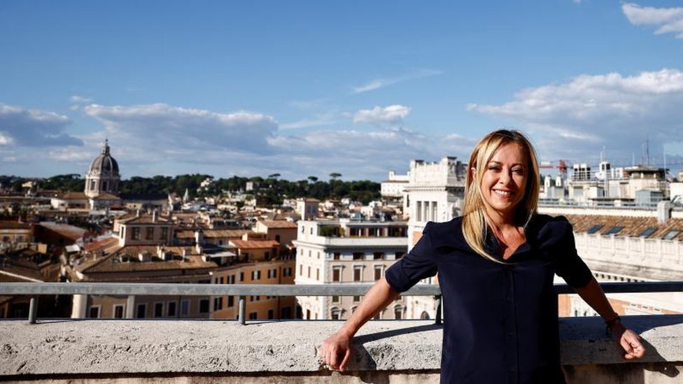 Giorgia Meloni, la controvertida política de extrema derecha la controvertida política de extrema derecha en curso de convertirse en la primera mujer en gobernar Italia