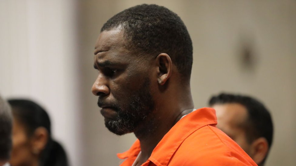 R Kelly: declaran culpable de abuso de menores al cantante de R&B en un nuevo veredicto que se suma a una condena anterior
