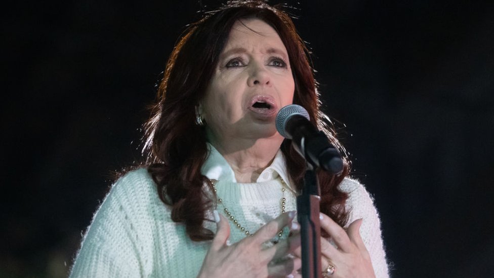 Cristina Kirchner habla por primera vez en público sobre el atentado mientras avanza la investigación