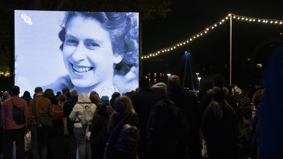De dónde viene el amor de los británicos por la monarquía en Reino Unido (y qué dicen sus críticos)