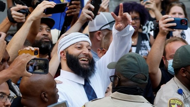 Anulan la condena a Adnan Syed, acusado de asesinar a su exnovia hace 22 años en un caso conocido en todo el mundo por el podcast Serial