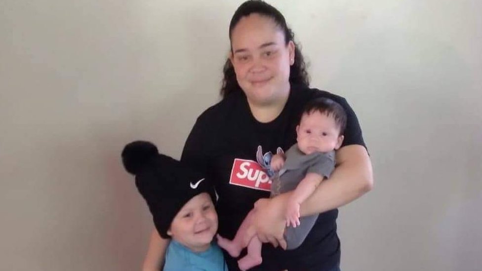 Había derrumbes en todos lados: el relato de una mujer que sobrevivió al paso del huracán Fiona en Puerto Rico encerrada en su auto con sus dos hijos y su marido