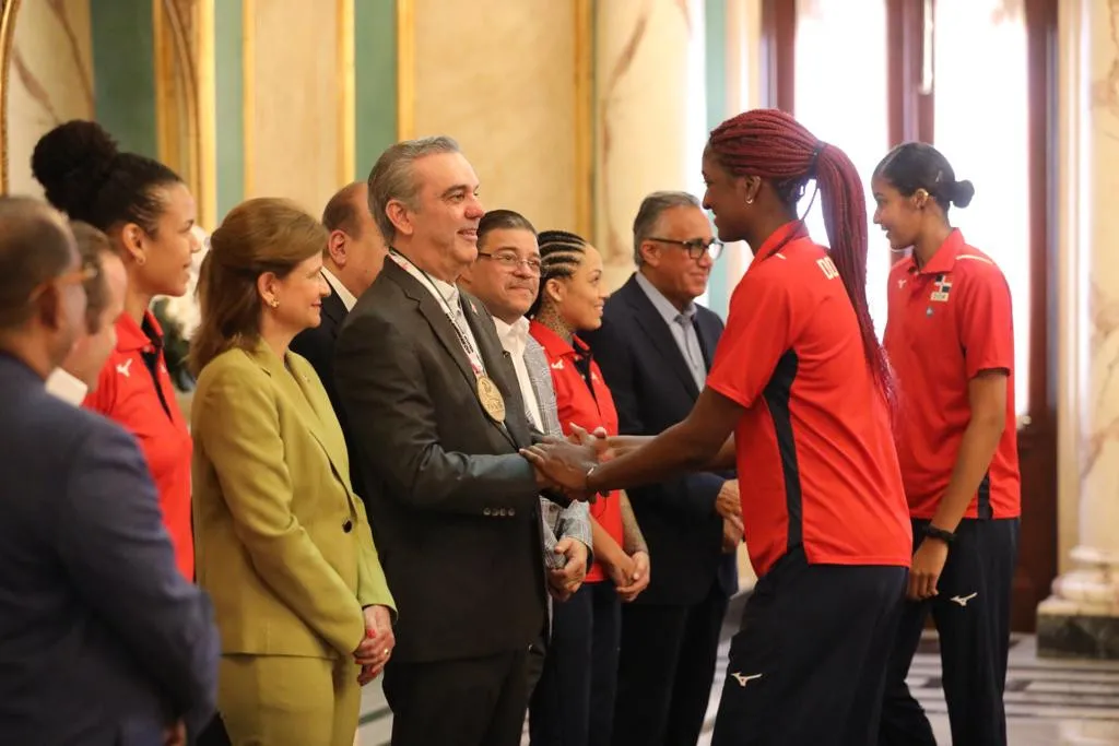 Abinader recibe a las Reinas del Caribe tras su triunfo en la Copa Panamericana