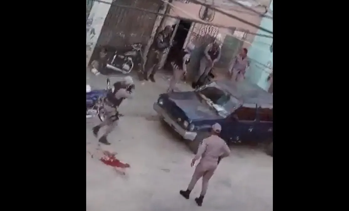 VIDEO: Dos civiles muertos y cinco policías heridos por hombre atrincherado en vivienda