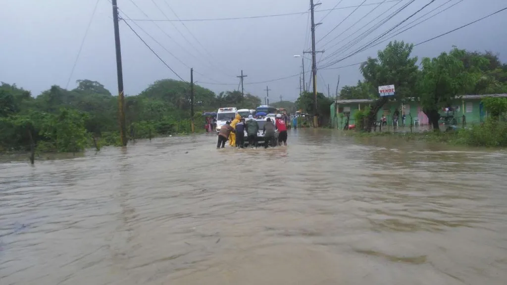Fiona inundó barrios de Higüey, playa Bávaro con escasos efectos