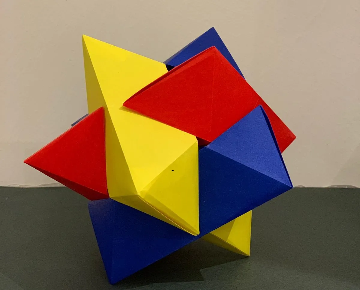 Abren exposición Origami en en Galería de Colegio Babeque, titulada 'El papel se transforma'