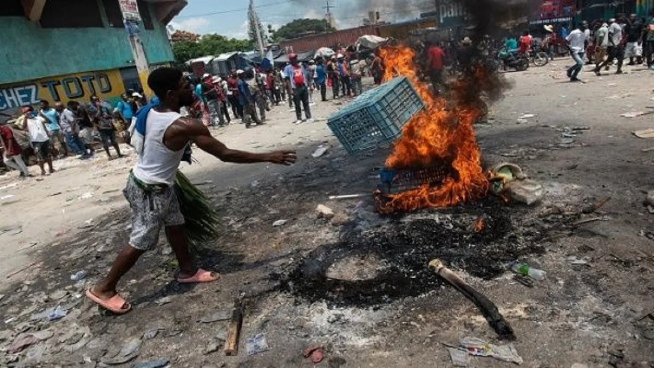 Más violencia y saqueos en un Haití con las embajadas cerradas
