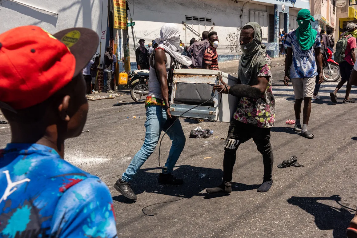 Grupos políticos, sindicales y populares haitianos exigen salida de Ariel Henry