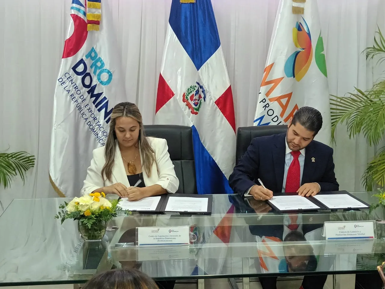 Firman acuerdo para impulsar exportaciones de la provincia Hermanas Mirabal