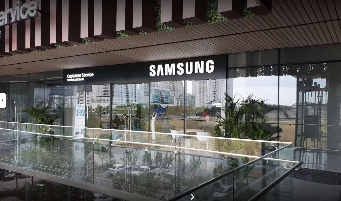 Ofrecen descuento en reparación de productos Samsung afectados por Fiona