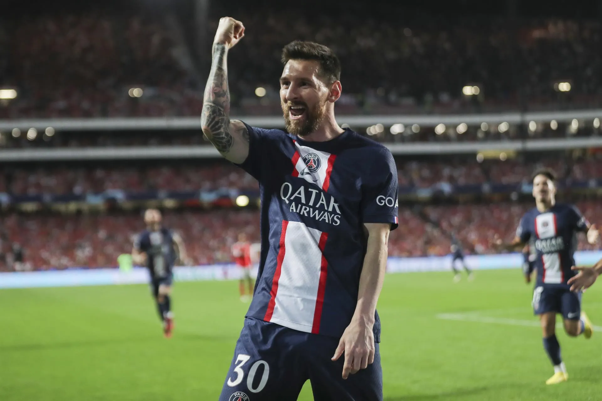 Mágico Messi a un mes del Mundial