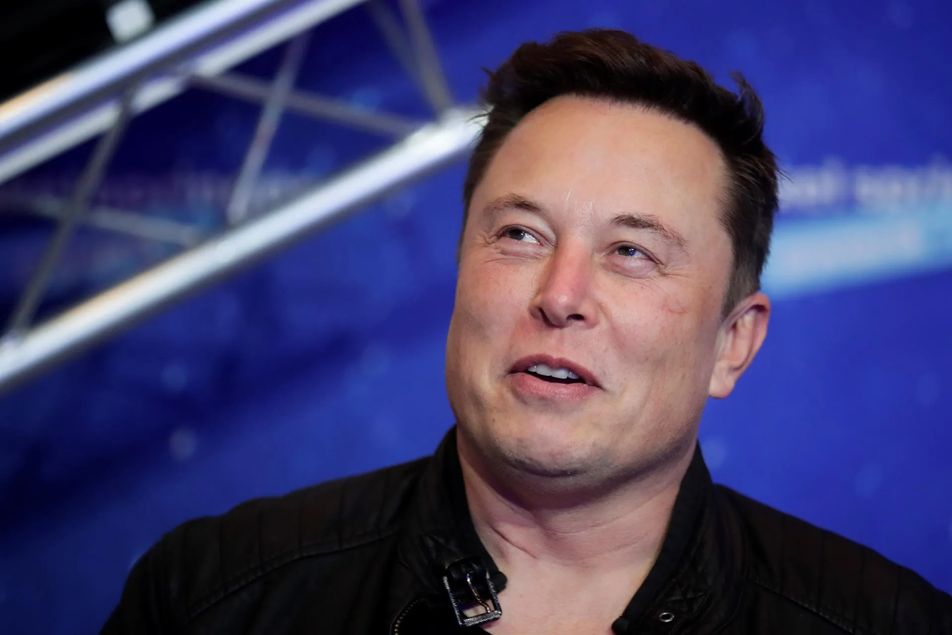Musk anuncia que va a eliminar de X (Twitter) los titulares que enlazan a otros artículos