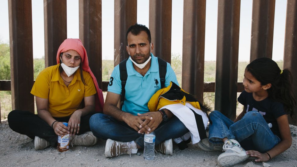 Por qué cada vez más indios cruzan la frontera entre México y Estados Unidos (y cómo su largo viaje)