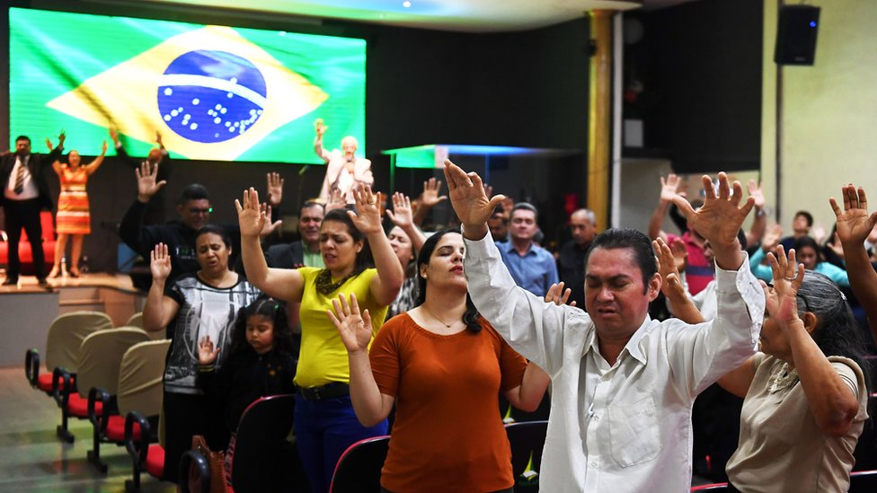 Elecciones en Brasil: Los pastores evangélicos están sembrando el miedo desde el altar