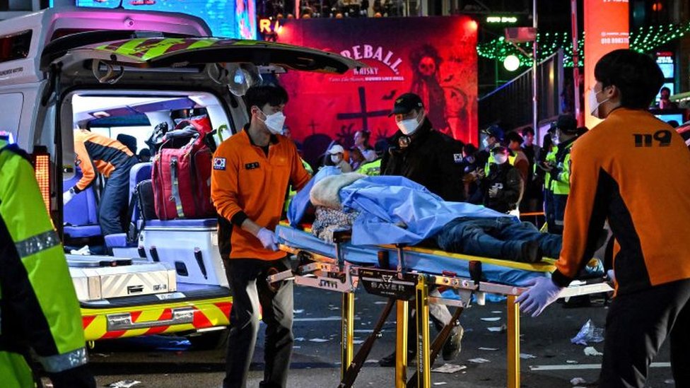 Halloween en Seúl: las dramáticas imágenes que deja la estampida que dejó más de 140 muertos en Corea del Sur