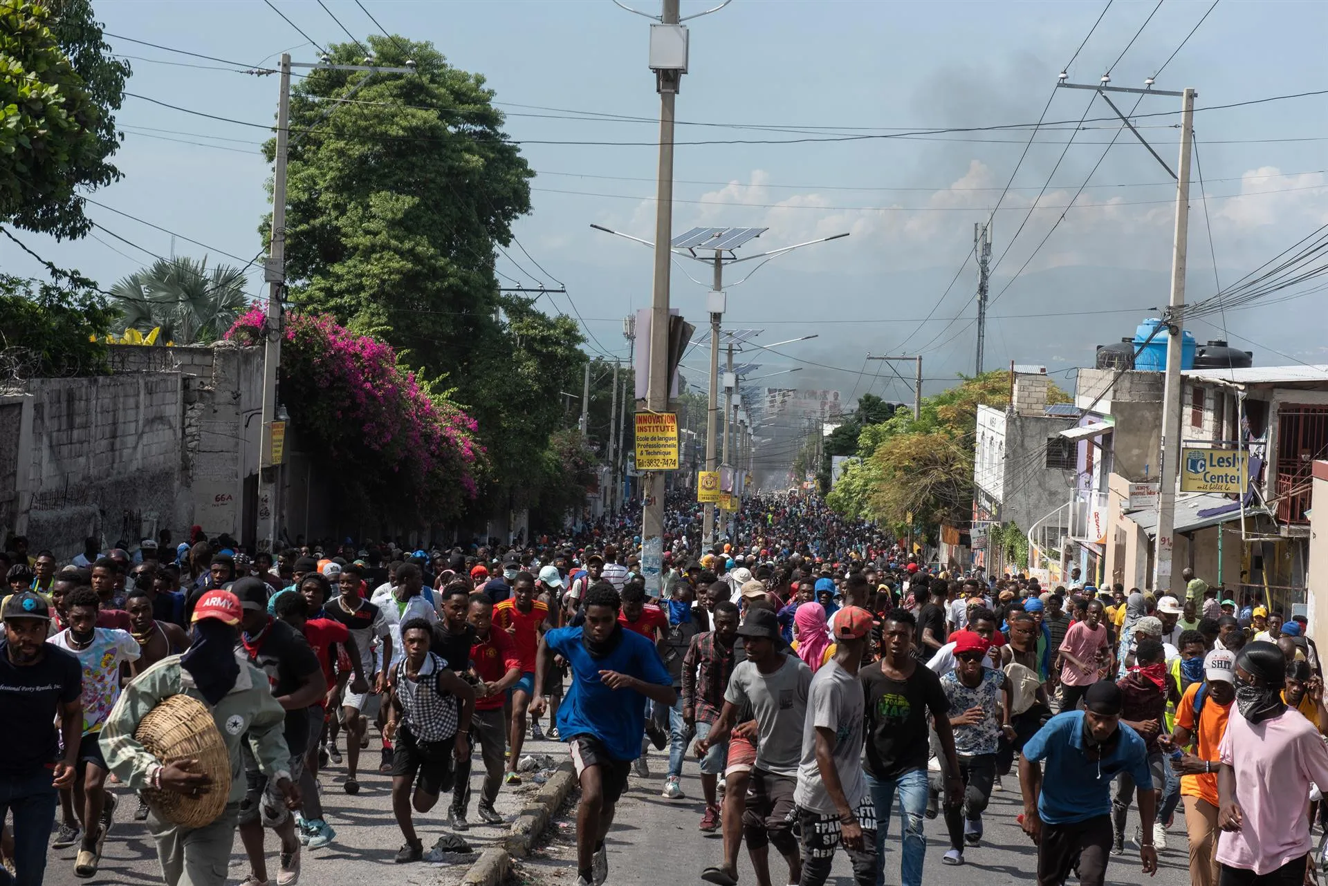 EEUU envía a Haití a subsecretario de Estado y alto mando militar, y retira visas