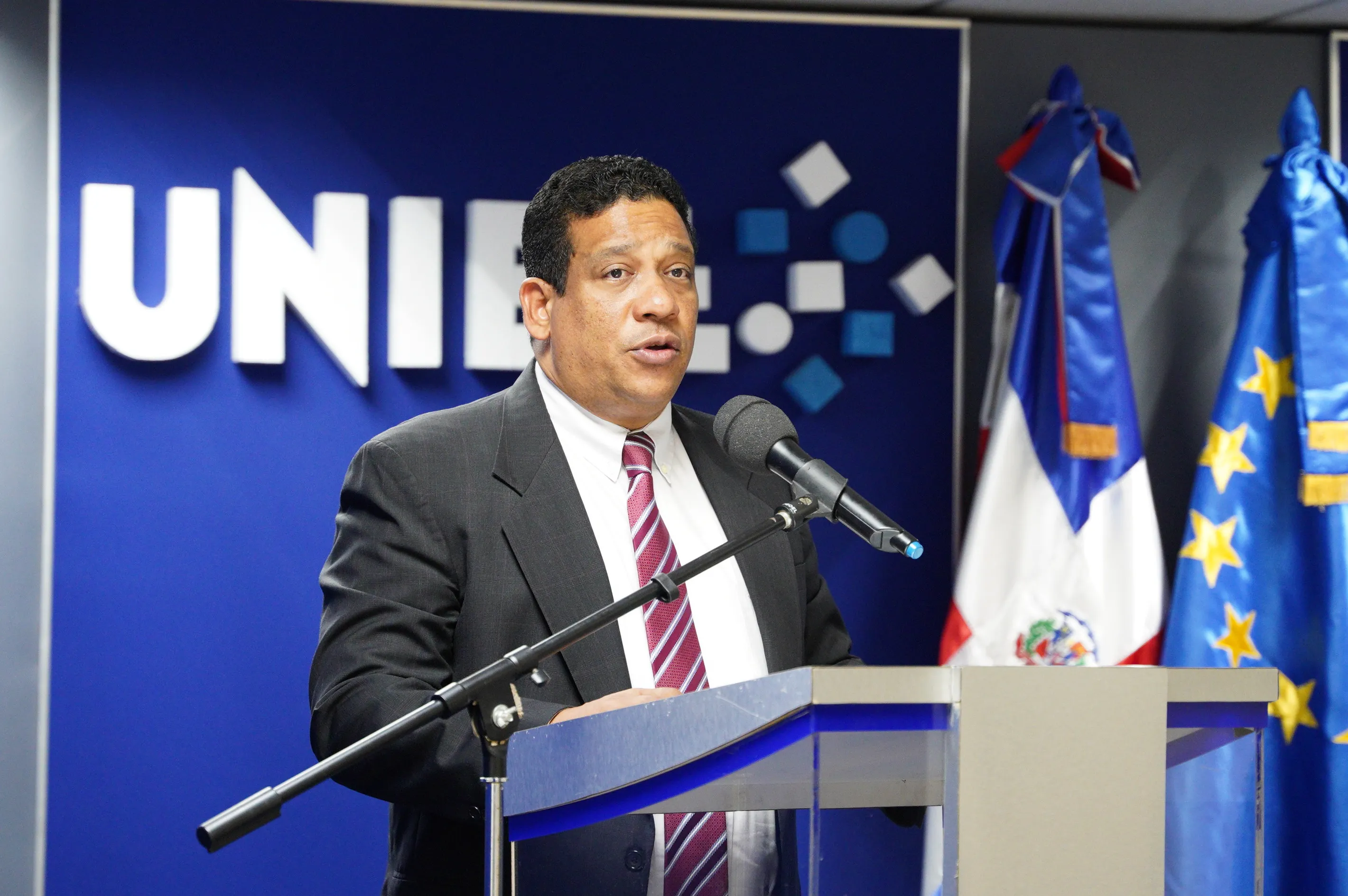 Carlos Pimentel pondera decreto que fomenta compras sostenibles e inclusivas
