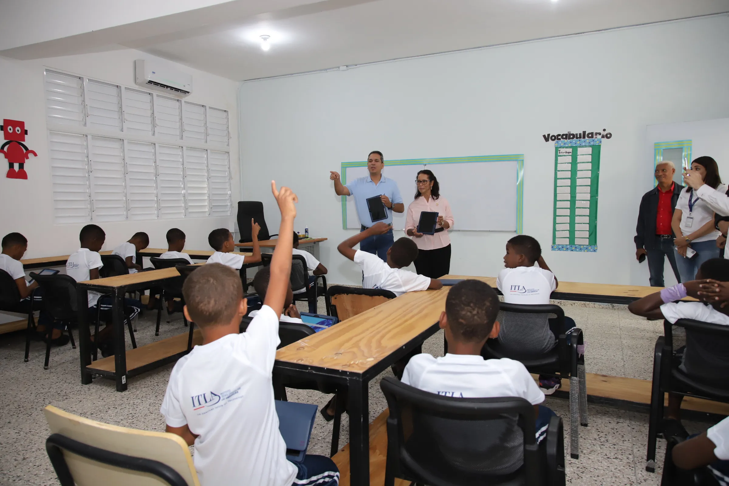 Conani implementa alfabetización digital para niños y adolescentes del Centro Padre Luis Rosario
