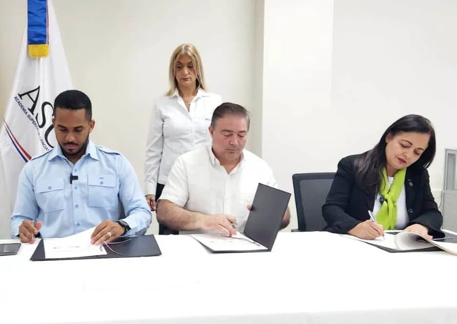 Ministerio de la Juventud, IDAC y ASCA acuerdan becar a jóvenes en administración aeronáutica