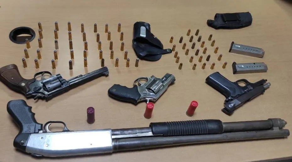 Policía confisca armas de fuego y municiones no autorizadas