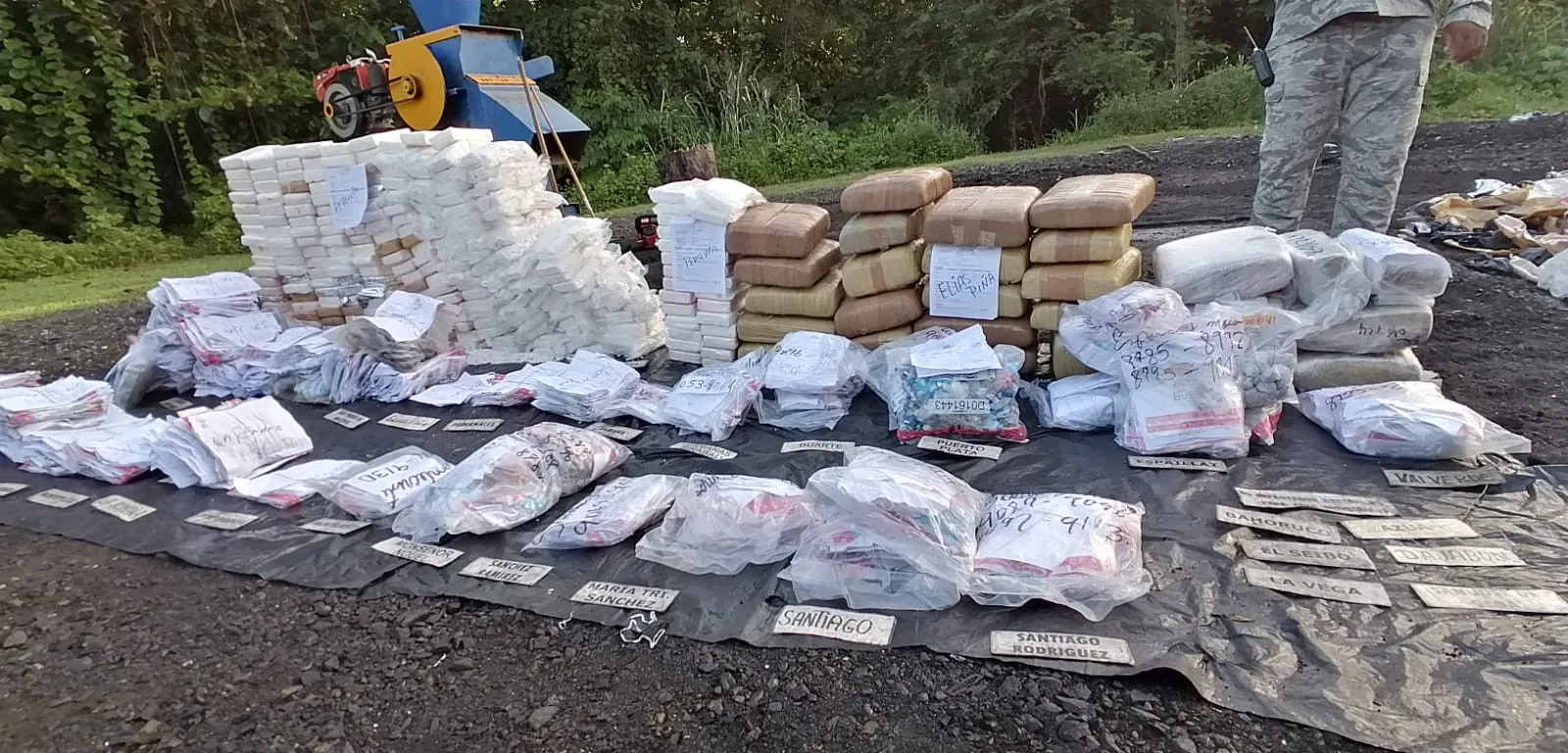 Autoridades queman 725 kilos de drogas