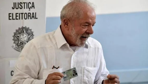 Lula vota y dice que el pueblo brasileño define el modelo de país que desea