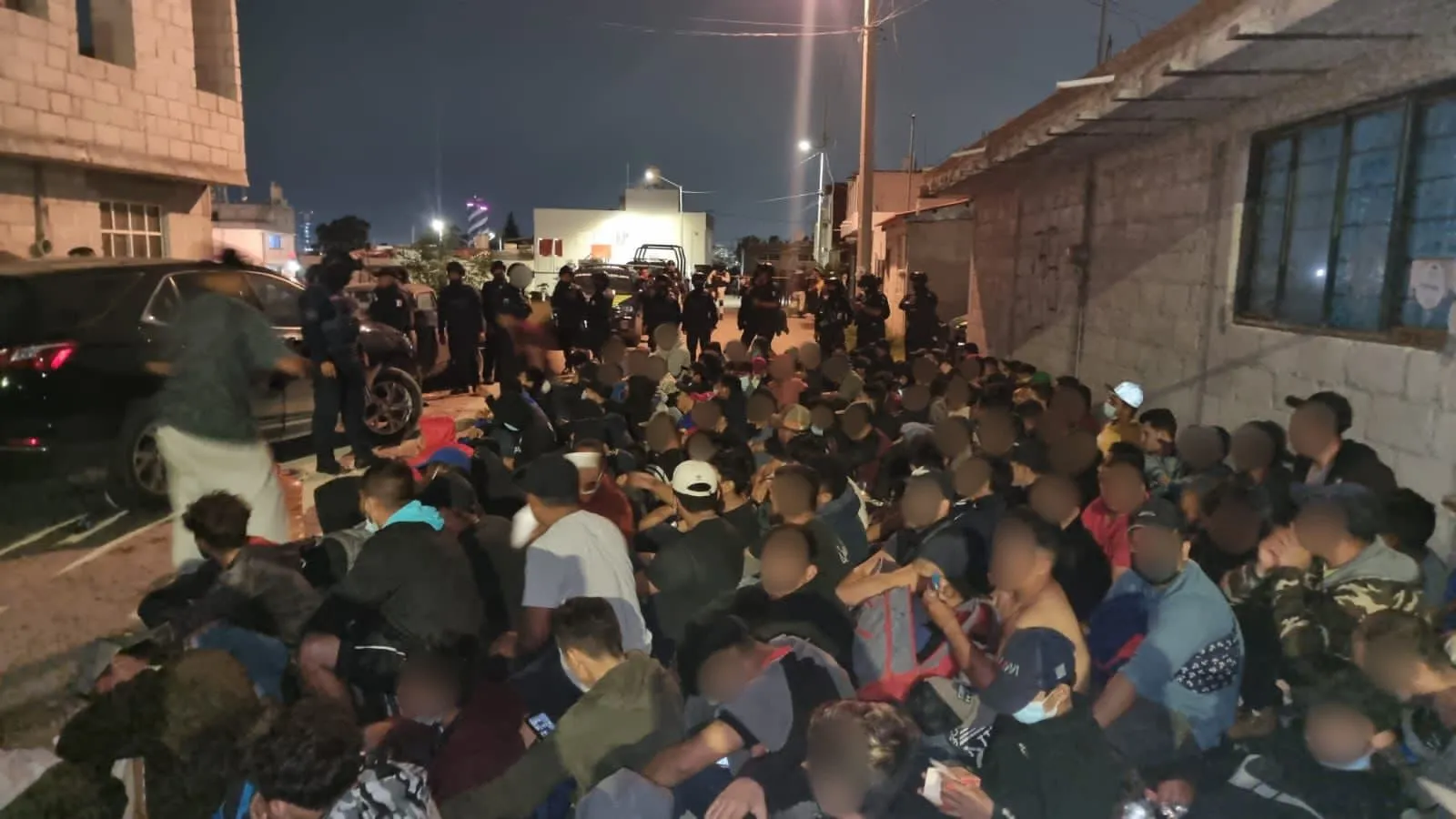 Un dominicano entre los 233 migrantes hacinados en vivienda en México