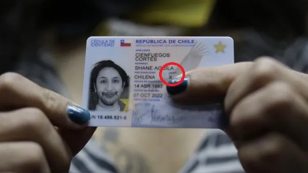 Chile expide por primera vez documento de identidad a persona no binaria