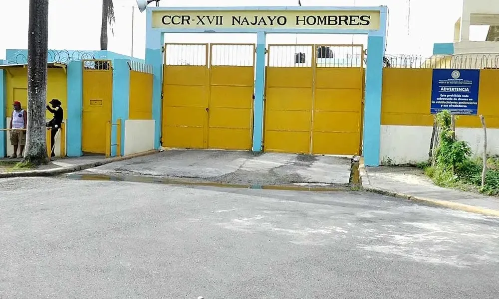 Siete reclusos heridos durante riña en cárcel Najayo Hombres