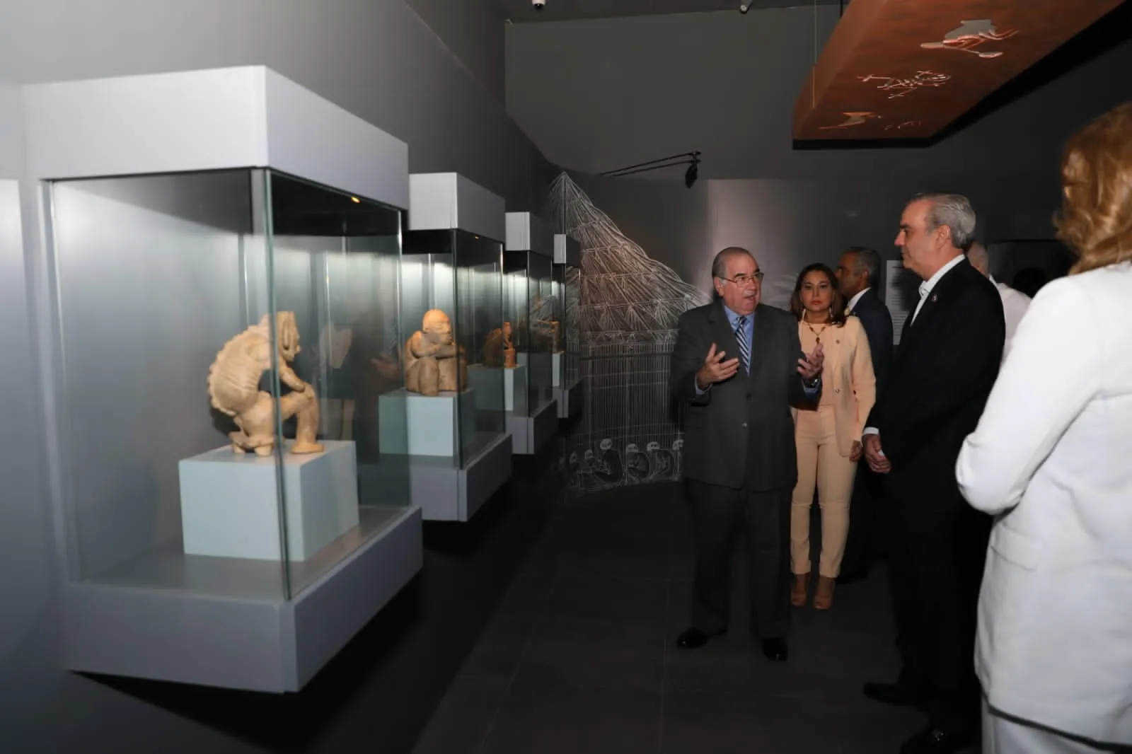 Abinader encabeza reapertura Museo del Hombre Dominicano