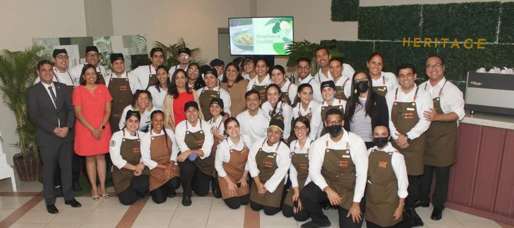 Estudiantes de la escuela de Turismo PUCMM abren el restaurante Heritage