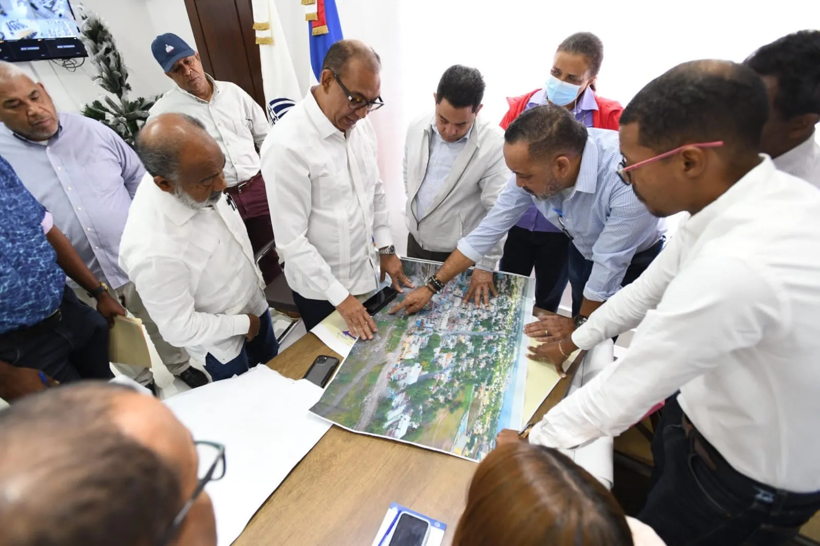 Obras Públicas anuncia construcción de aceras y contenes por 190 millones de pesos