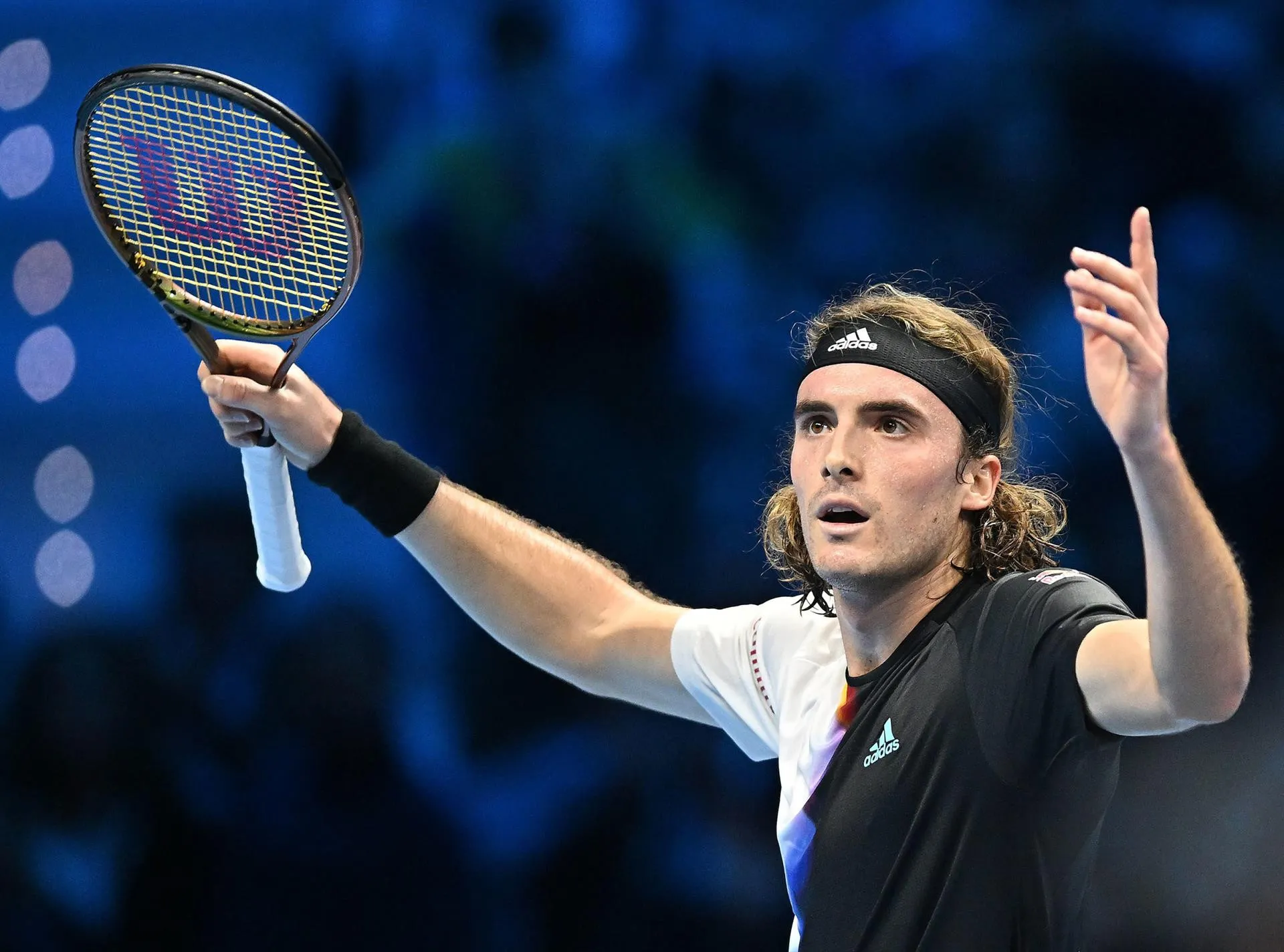 Tsitsipas elimina al moscovita Medvedev en una lucha de titanes Tsitsipas elimina al moscovita Medvedev en una lucha de titanes