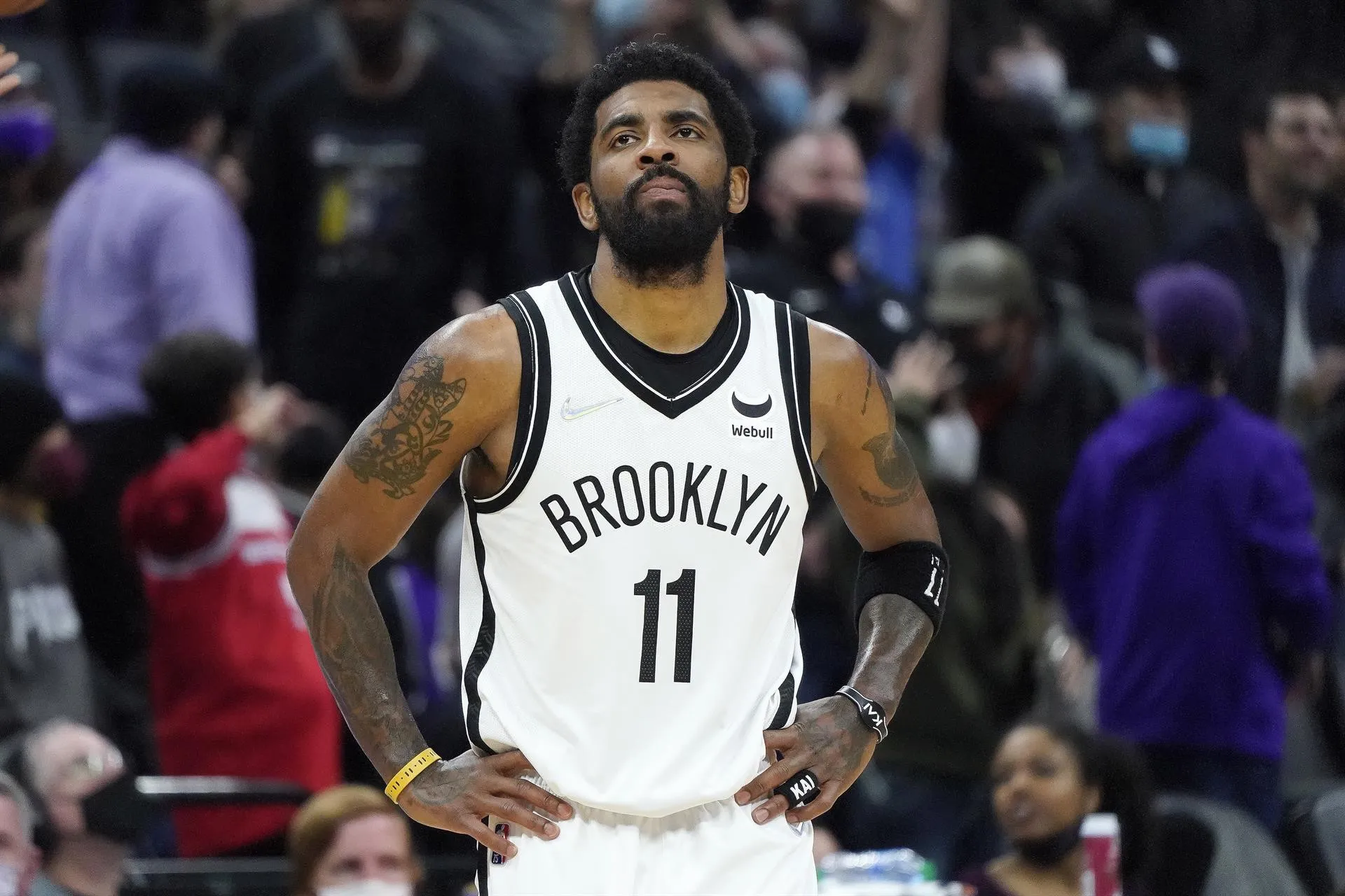 Nike suspende su patrocinio con Kyrie Irving por antisemitismo