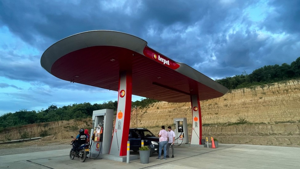 Qué hay detrás del insólito auge de estaciones de gasolina en Cúcuta, la ciudad colombiana fronteriza con Venezuela