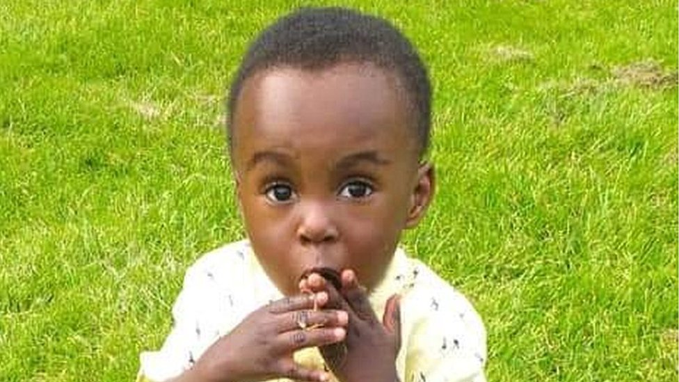 ¿Cómo es posible que en Reino Unido pueda morir un niño de 2 años por inhalar el moho de su casa?