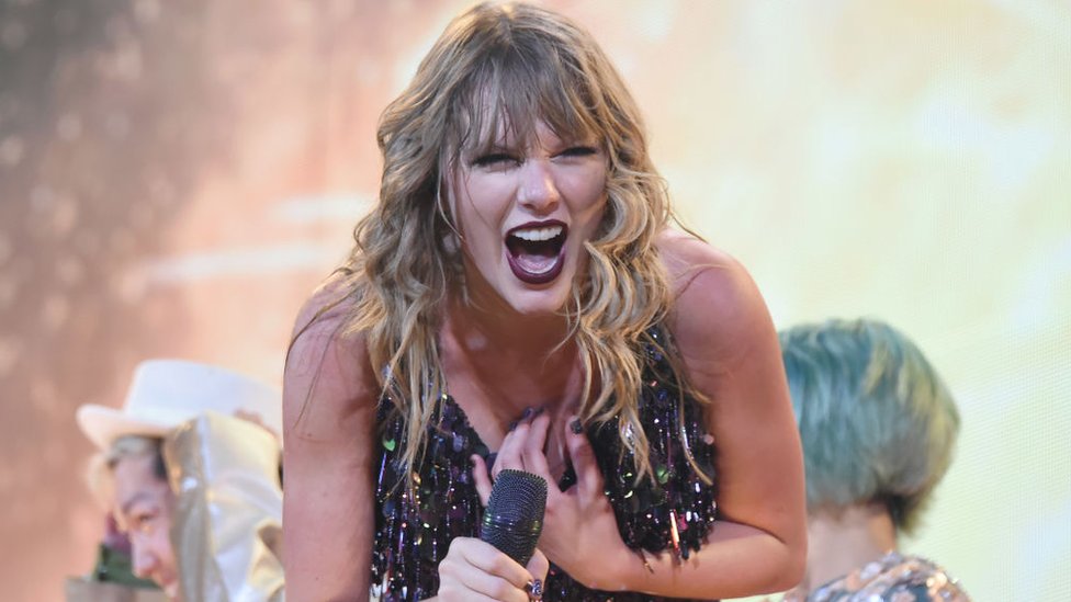 Ticketmaster  “Son una vergüenza”: la ira contra la compañía por el caos en la venta de entradas para la gira de Taylor Swift