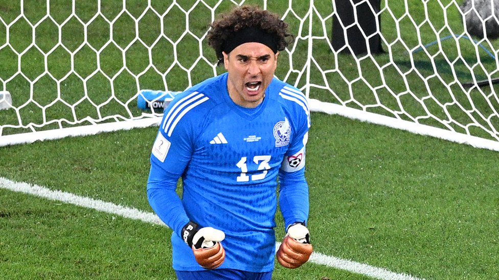 Mundial Qatar 2022  El portero Guillermo Ochoa se viste de héroe en el empate de México contra Polonia