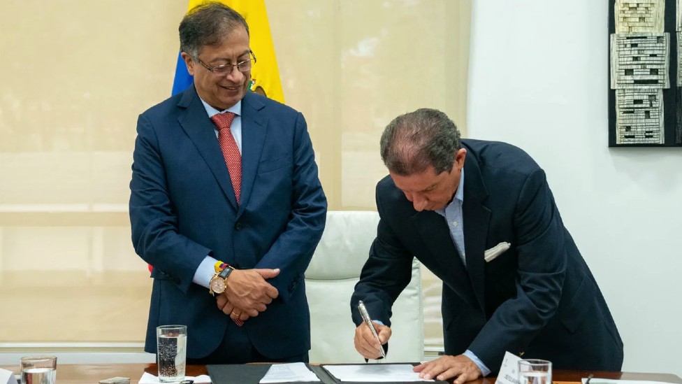 El inesperado acercamiento de Gustavo Petro a la derecha más extrema de Colombia